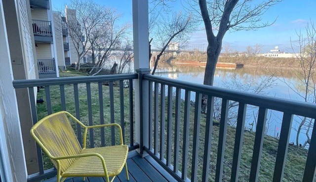 Honky Tonk Haven 750–River View–Sleeps 4