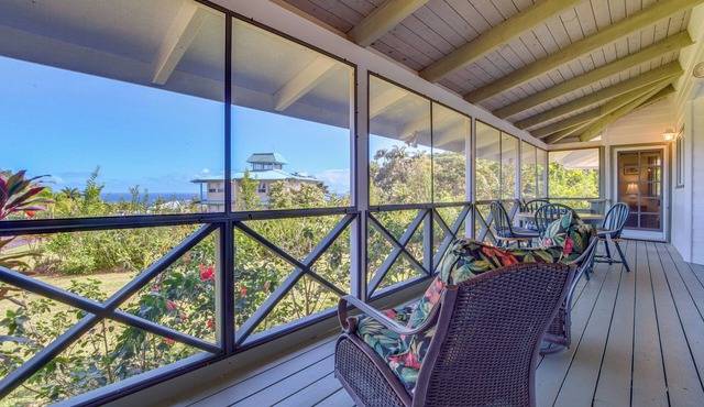 Honomu Home w/Screened Lanai + Ocean Views!