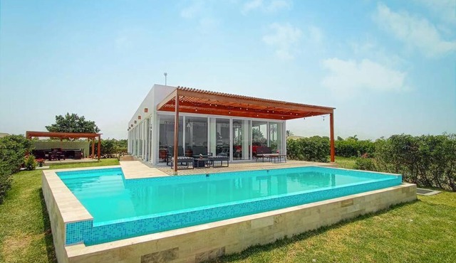HOP BUZIOS exclusiva oasis y playa en Chincha