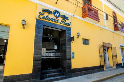 Hotel Estancia Real