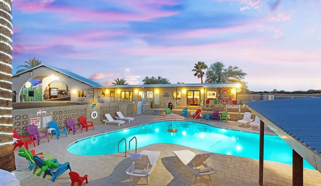 Hotel McCoy Tucson - Art, Coffee, Beer, Wine