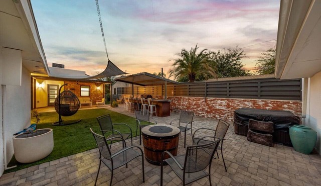 House & Casita/Total of 4 BR & 3 BA/Sam Hughes