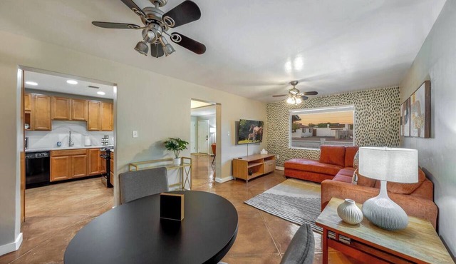 House & GH/Large Group or Family/Sleeps 10