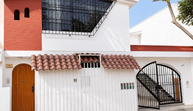 Ica Center Private Home with Garage