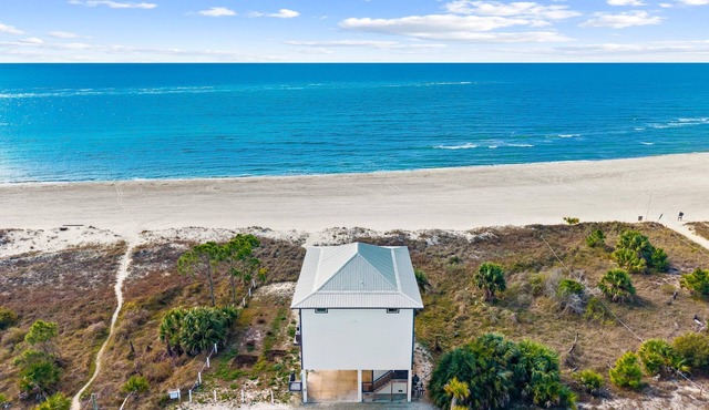 Indian Pass Beachfront - PETS Welcome - Private Pool - Just Steps to the Beach