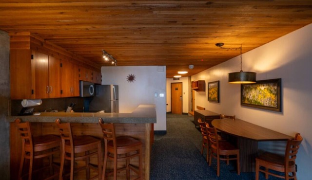 Iron Blosam Lodge!Steps to the Mountain! Snowbird, UT. From 3/20 to3/27/27
