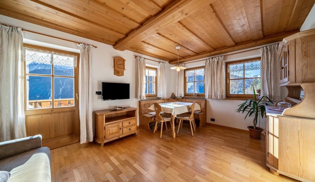 Kalchgruberhof Apartment Enzian with Lake View, Private Balcony, Terrace and Wi-Fi