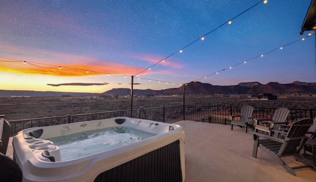 Kanab Desert Escape | Hot Tub, Views & Stargazing