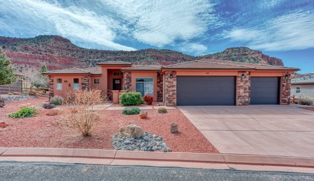 Kanab Retreat Near Zion | Pool, Hot Tub & Views
