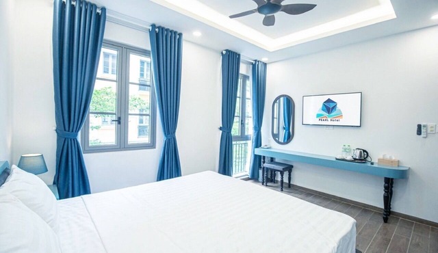 KHÁCH SẠN GẦN BIỂN PEARLHOTEL KHEM BEACH CHỈ 2 PHÚT ĐI BỘ ,