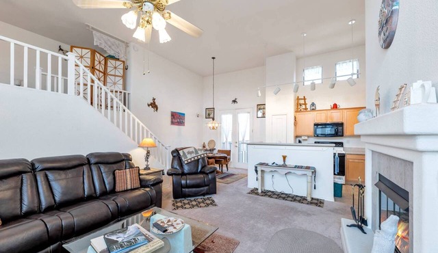 Kierland Commons Shops & Dining, Hiking, Fitness room, Gated, Heated Pool & Spa + FREE GOLF & MORE!