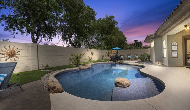 KING Bed ~ Palm Valley Golf Course ~ Heated Pool ~ Hot Tub ~ Updated Home!