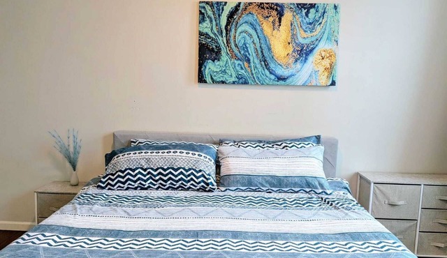 King Bed Suite w/Off-Street Parking - C