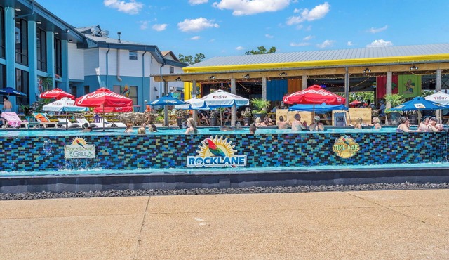 King Suite Retreat on Table Rock Lake | Swim-Up Bar, Marina & More!