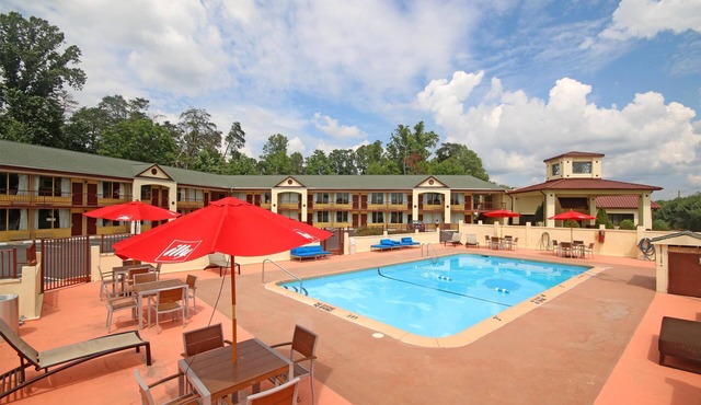 Knights Inn Pilot Mountain