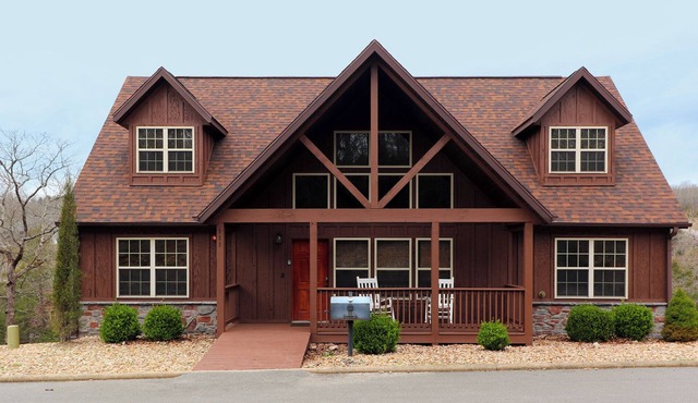L136, 4-Br, 4-Bath Luxury Cabin w/Fast WiFi, AC in Beautiful Stonebridge Resort
