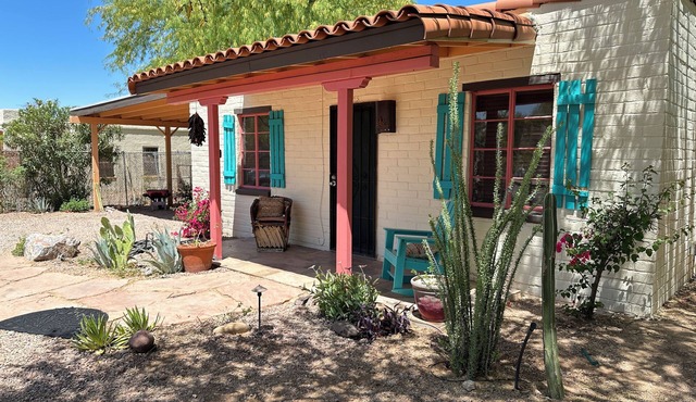 “La Casita Encantada” All the Charm & all the Amenties for a Long or Short Stay!