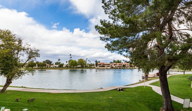 Lake Front Balcony! Quiet community! Walking path! Restaurants! Heated Pool