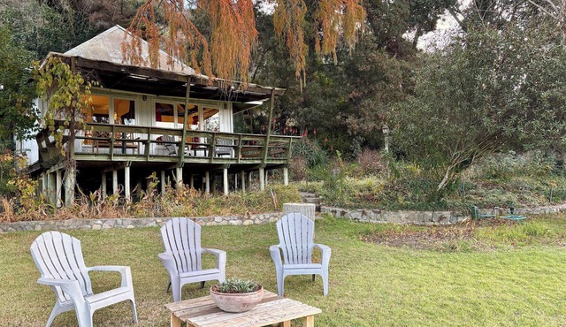 Lakefront Cabin: Hot Tub & Pool near Santiago