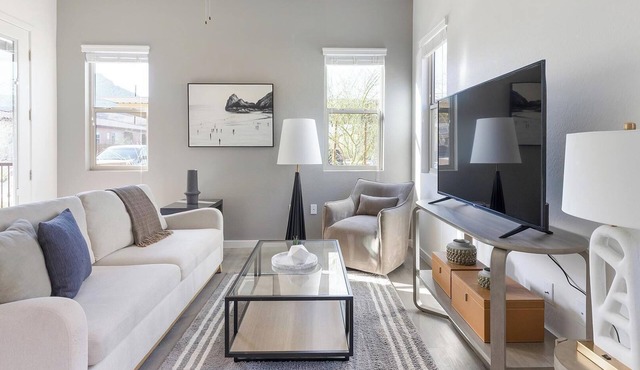 Landing | Amazing 1BD, Pool