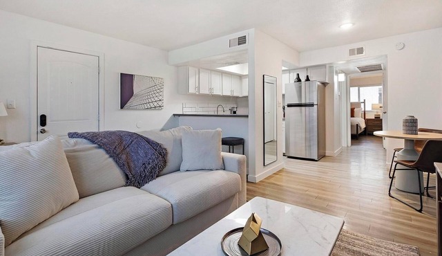 Landing | Chic 1BD in Glendale