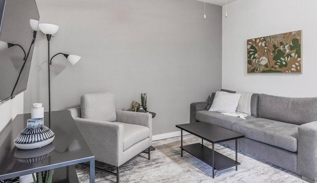 Landing | Incredible 2BD, Rooftop Lounge, Gym
