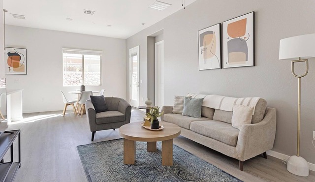 Landing | Modern 2BD, Pool