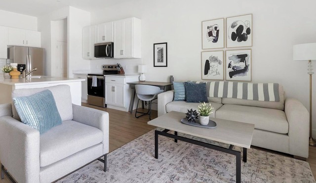 Landing | Modern 2BD, Pool