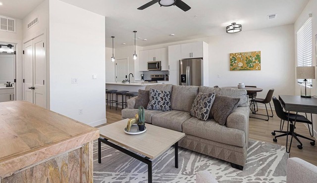 Landing | Stunning 1BD, Pool, Gym