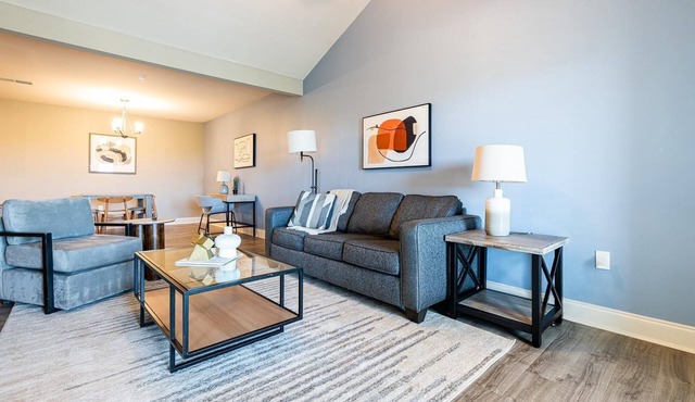Landing | Stunning 1BD, Pool, Gym