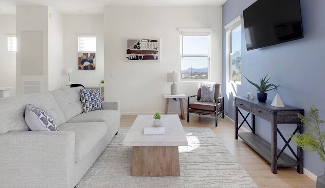 Landing | Stylish 1BD, Pool