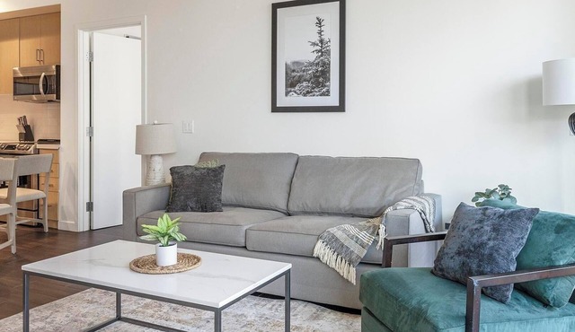 Landing | Stylish 2BD, Courtyard, Clubhouse