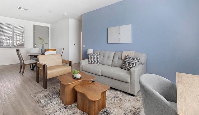 Landing | Stylish 2BD, Gym, Pool
