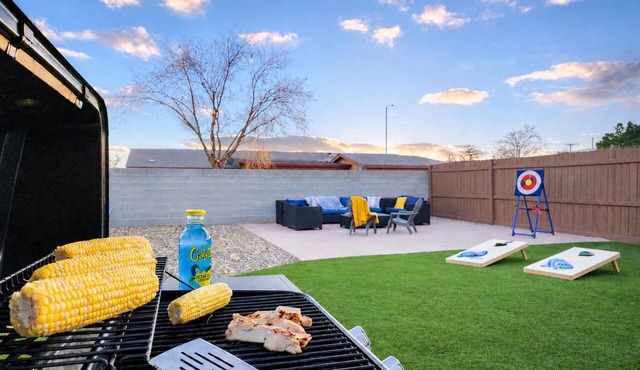 Large estate/3 Kings/Fenced yard w games/Grill/Firepit/Dogs OK/Boat parking
