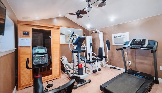 Large Group Stay Near Zion—Bryce—Grand Canyon—Sleeps 17–30 Hot Tub Sauna Yard