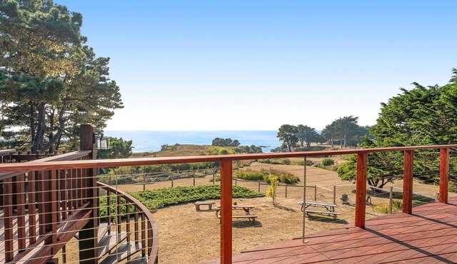 Large Mendocino Oceanfront Home - Walk to Trails