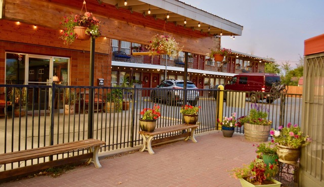 Lariat Motel