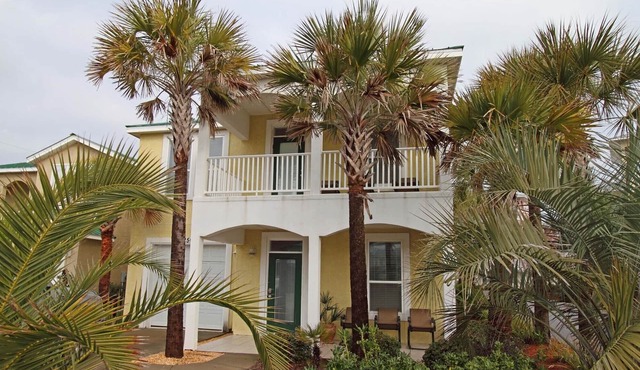 LAST MIN SPECIALS, 5 Bedrms, 4.5 Bath, private pool, Ocean View, Steps to Beach