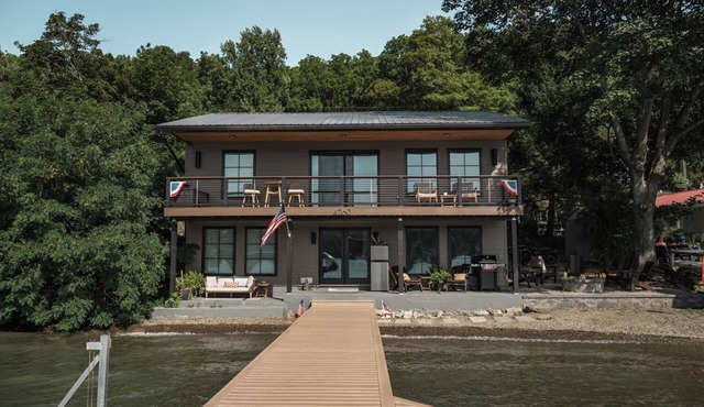 Live The Lifestyle, Stunning Lake House in the heart of Wine Country!