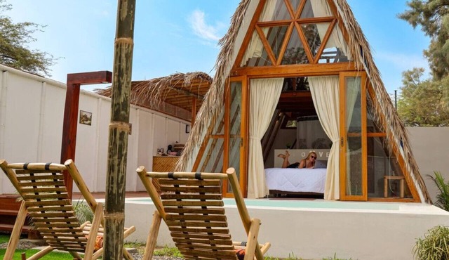 Love Shack/Pool/Parking/BBQ/Private Paradise.