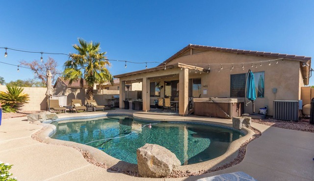Lovely Garden Lakes,pool & Spa! Special montly rate!