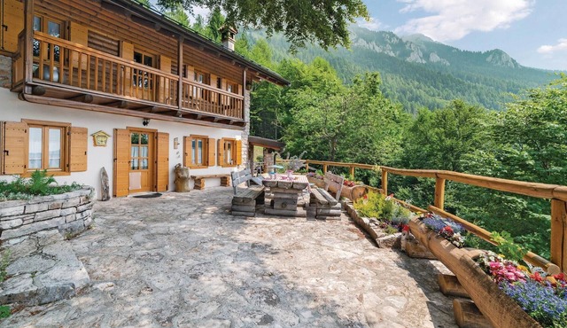 Lovely home in Lamon(BL) with WiFi