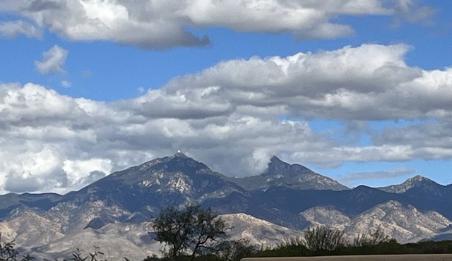 lovely inside and outside, great views and TUBAC, AZ location