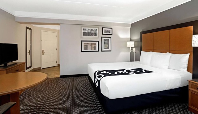 Lovely King Room near Pima Air & Space Museum!