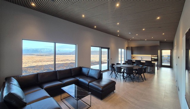 Luxury 2026 Cabin w/Sauna, Jacuzzi & Amazing Views – Sleeps 10