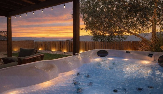 Luxe Lakeview Villa - Hot Tub - Mountain Serenity