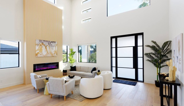 Luxe - Nouveau - Sparkling Pool - Walk to Old Town