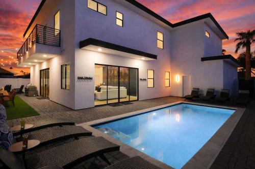 LUXE - Nouveau - Sparkling Pool - Walk to Old Town