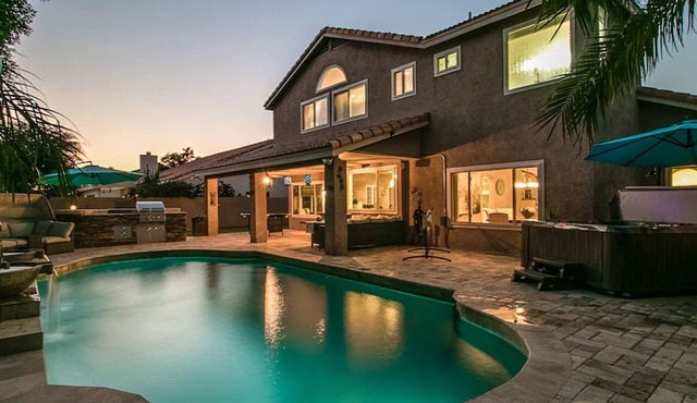 Luxe Scottsdale Home W/pool, Spa, & Tesla Charger