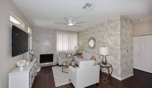 Luxurious Sonoran Sanctuary located in Scottsdale with full kitchen and pool!